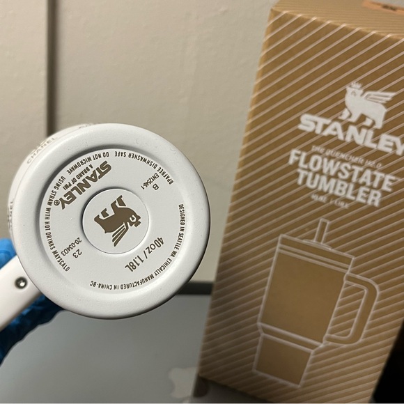 Stanley Quencher H2.0 40 oz – Premium white Design, New in Box - Picture 8 of 8